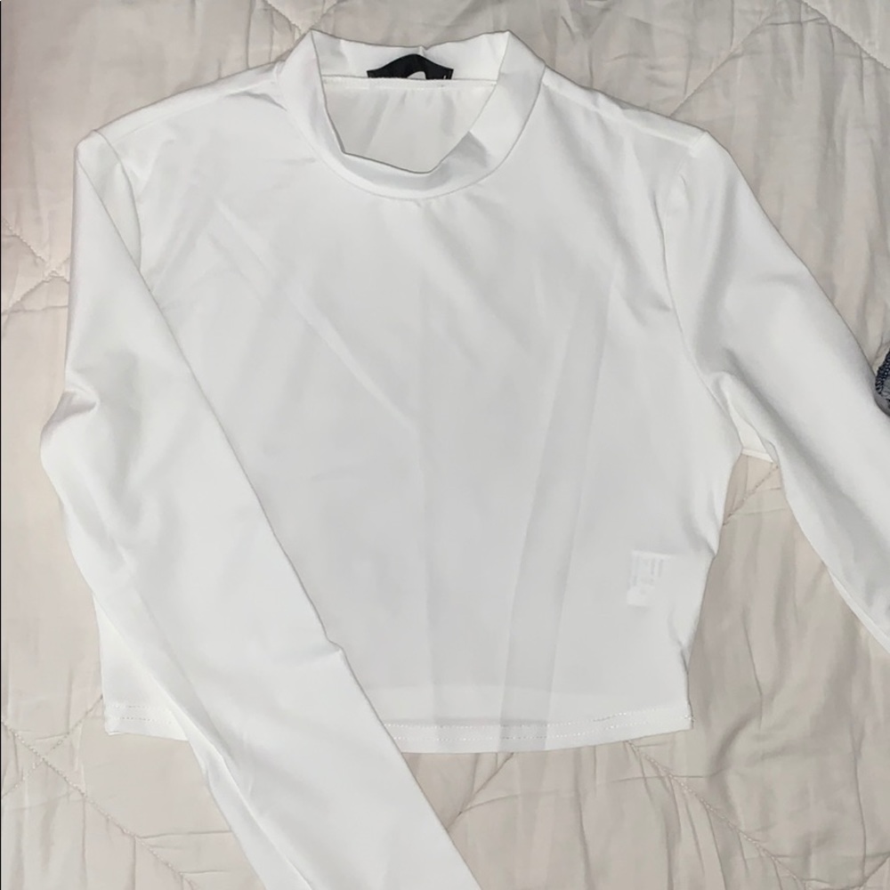 Long sleeve cropped top